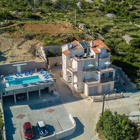 Apartments Pusic Omiš Eksteriør billede