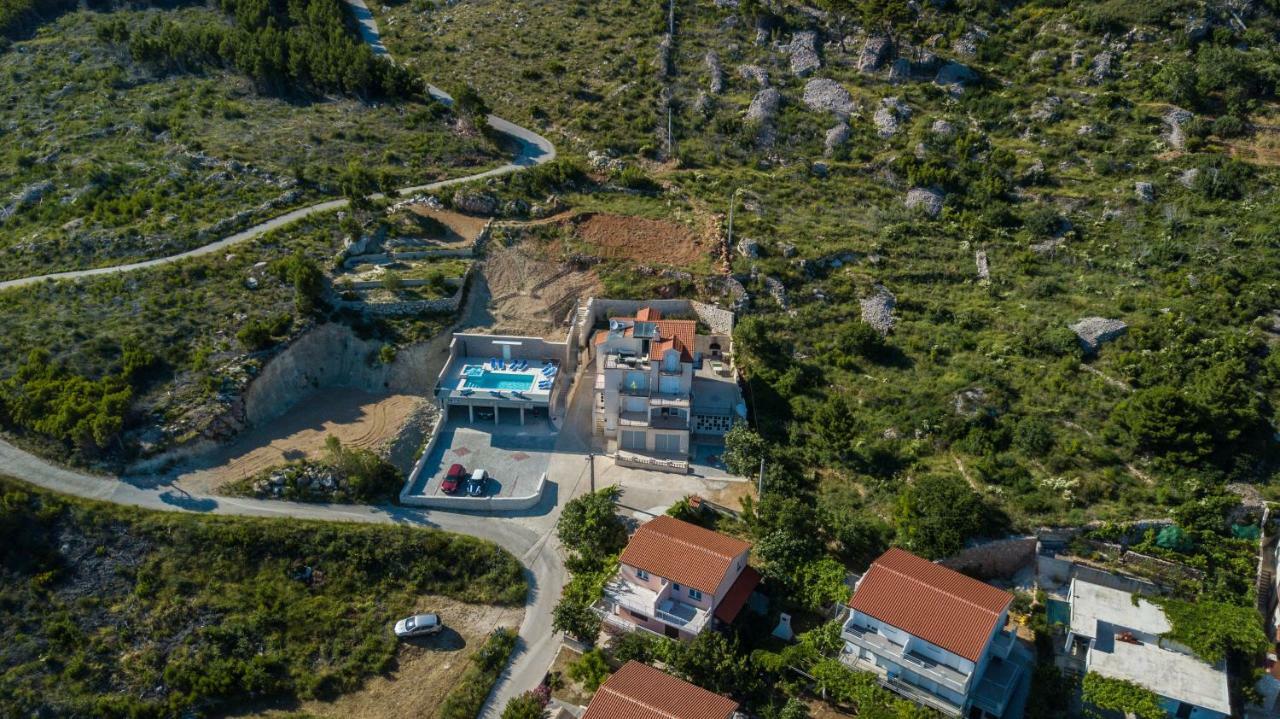Apartments Pusic Omiš Eksteriør billede