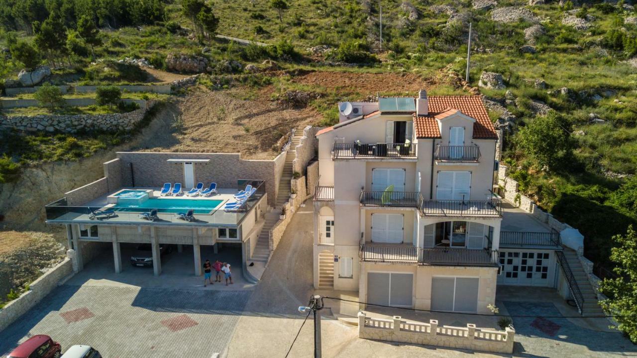 Apartments Pusic Omiš Eksteriør billede
