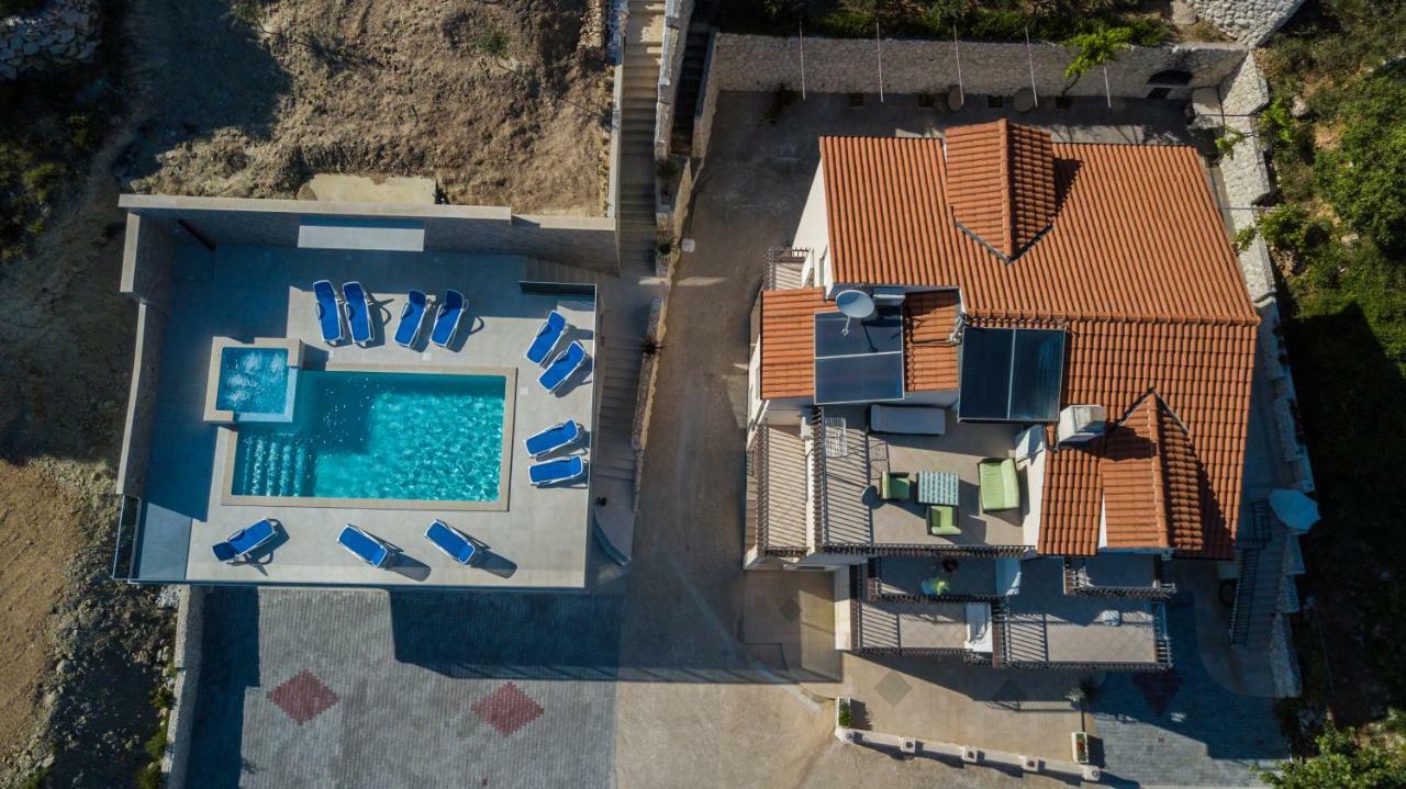 Apartments Pusic Omiš Eksteriør billede