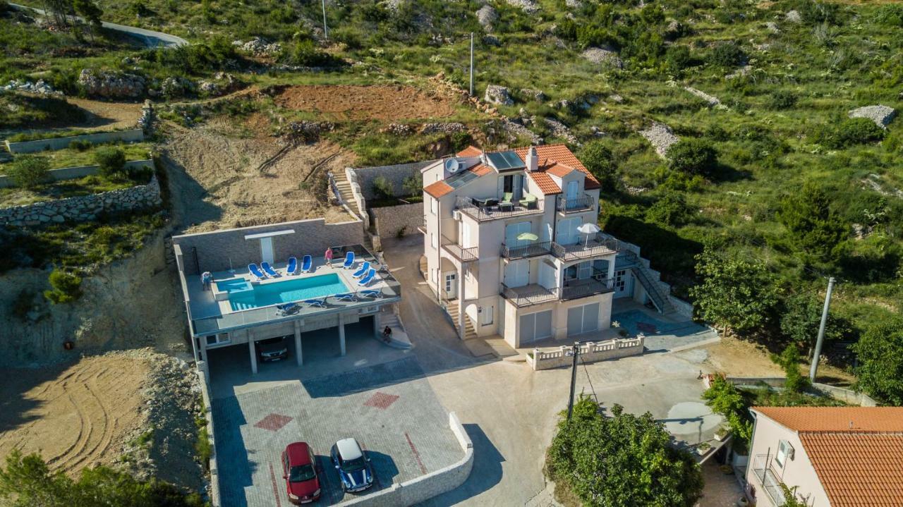 Apartments Pusic Omiš Eksteriør billede
