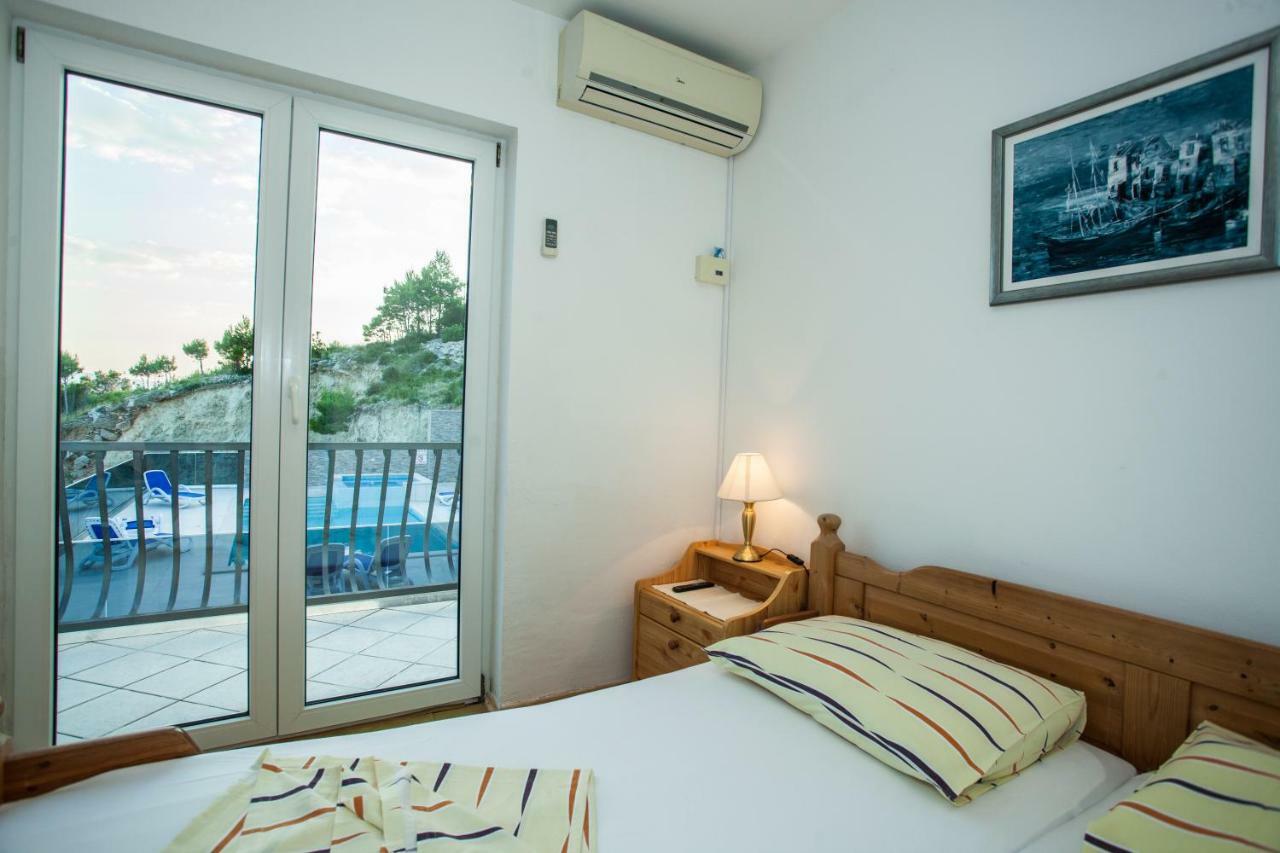 Apartments Pusic Omiš Eksteriør billede