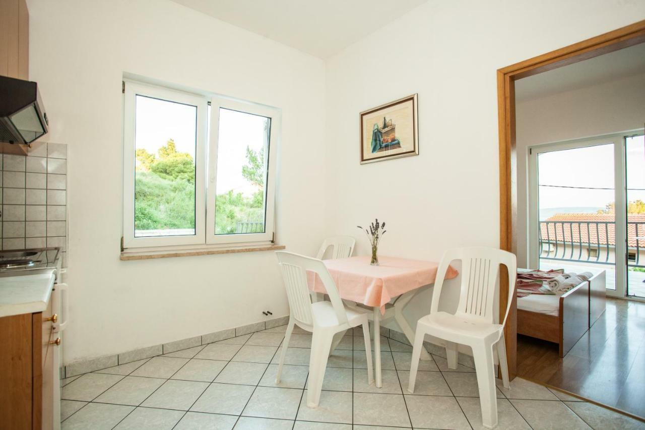 Apartments Pusic Omiš Eksteriør billede