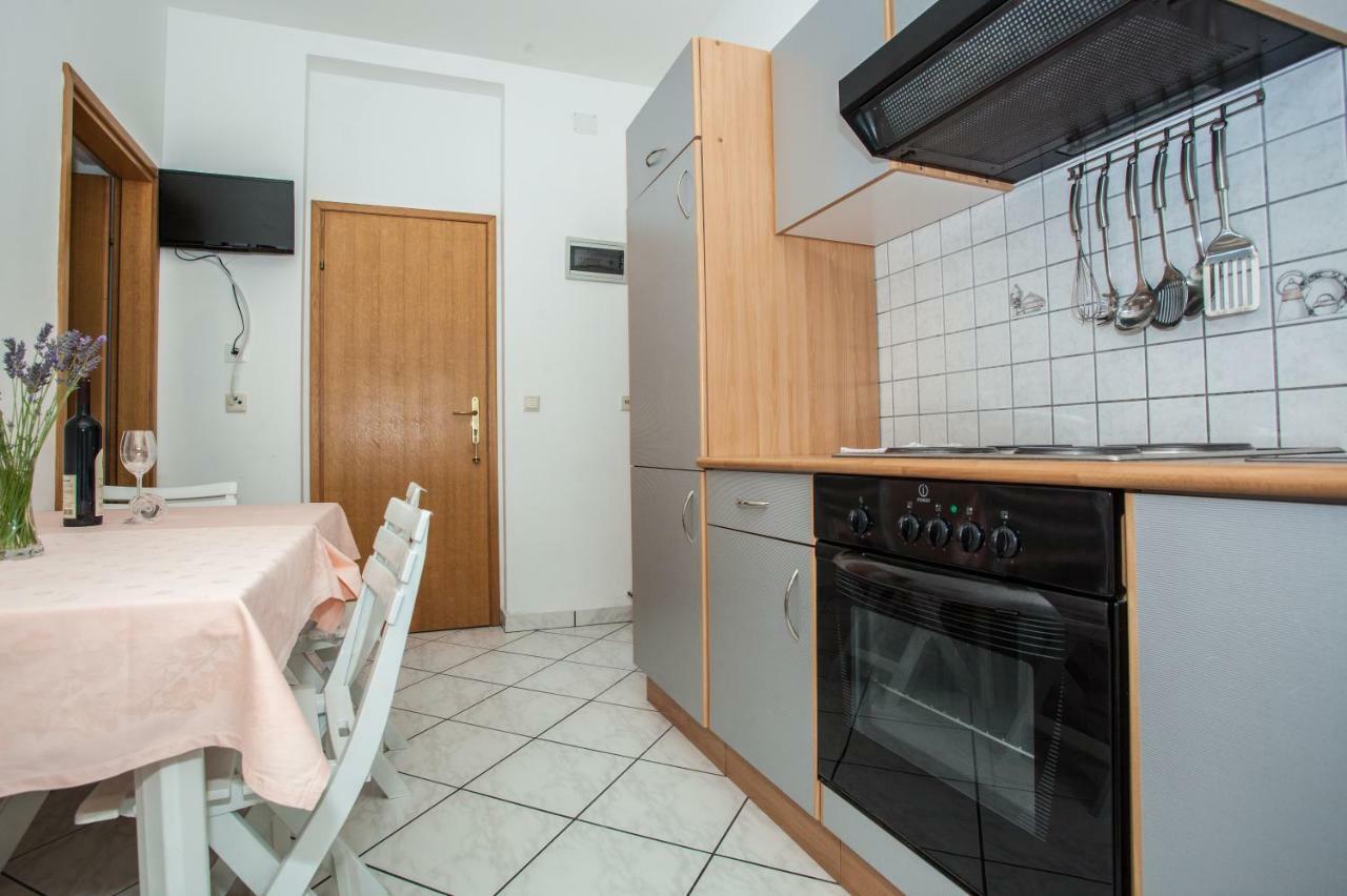 Apartments Pusic Omiš Eksteriør billede