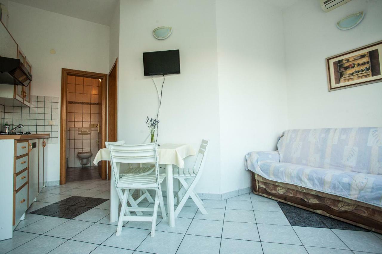 Apartments Pusic Omiš Eksteriør billede