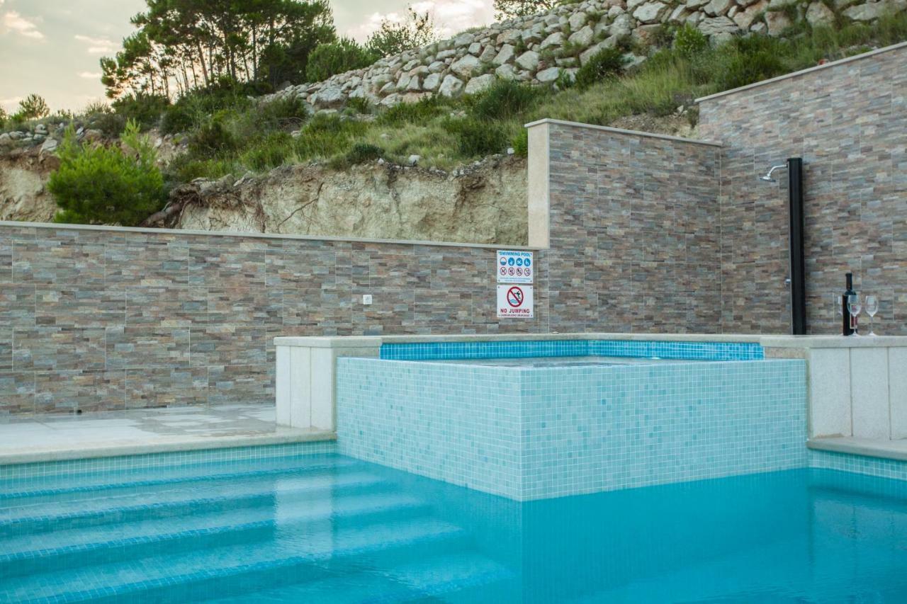 Apartments Pusic Omiš Eksteriør billede