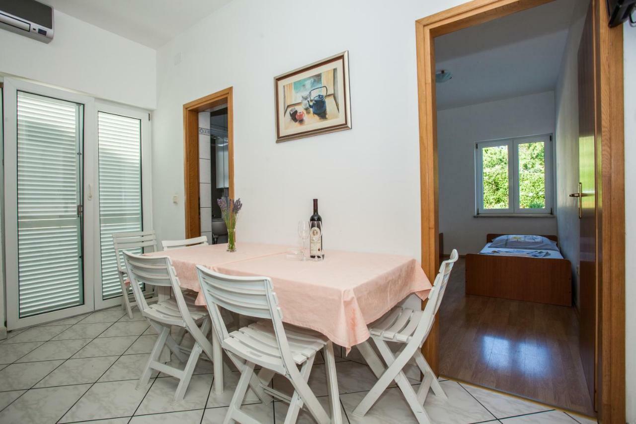 Apartments Pusic Omiš Eksteriør billede