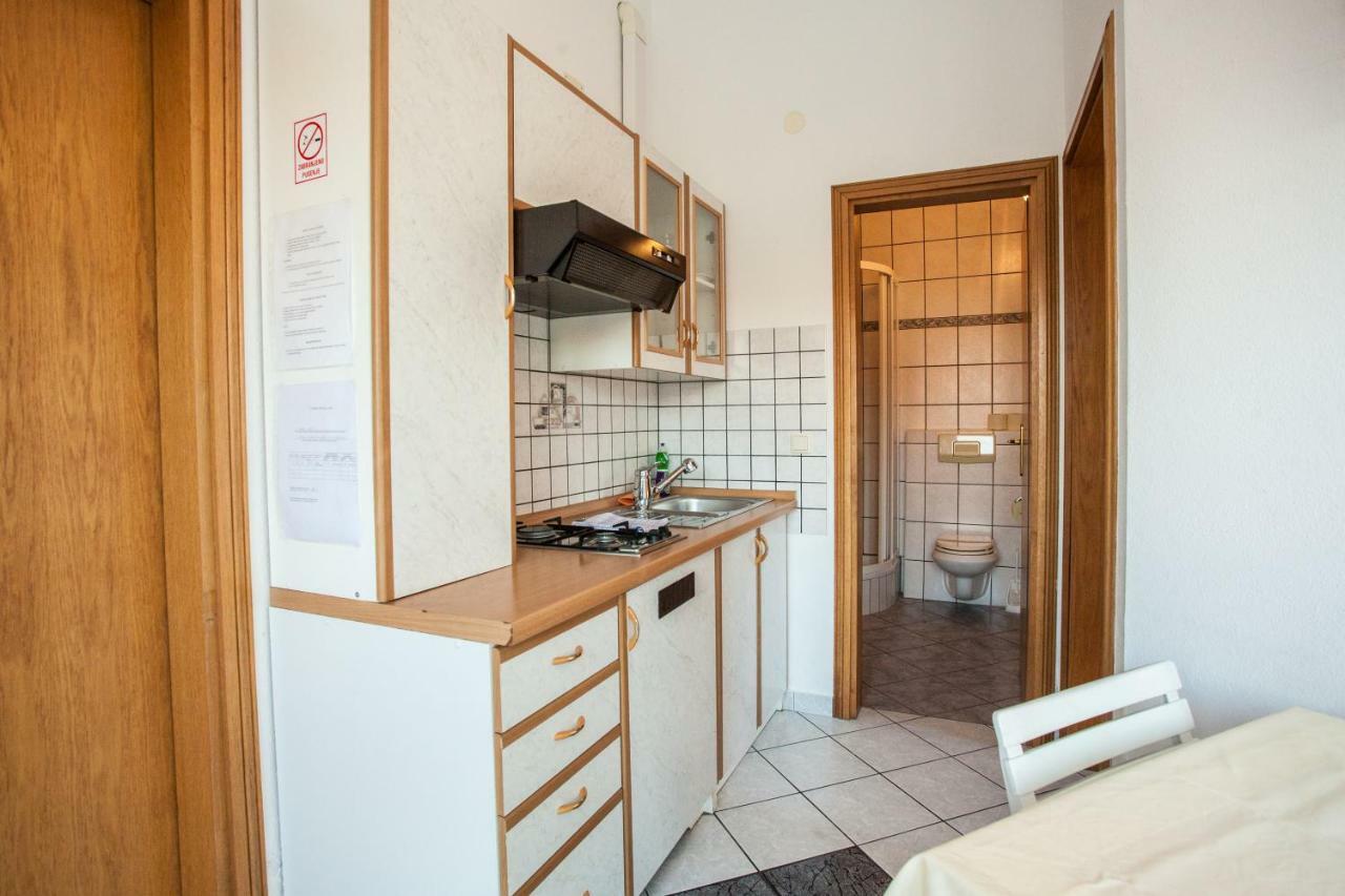 Apartments Pusic Omiš Eksteriør billede