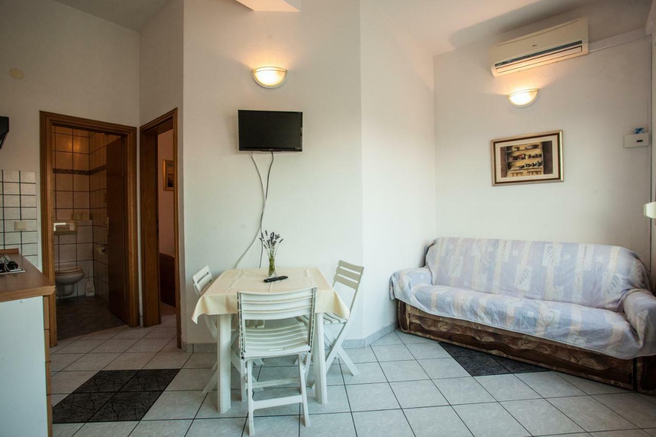 Apartments Pusic Omiš Eksteriør billede